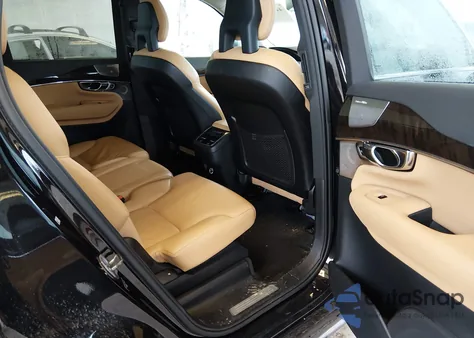 2016 Volvo Xc90 T6 Momentum z USA, uszkodzony, nr VIN YV4A22PK2G1084079